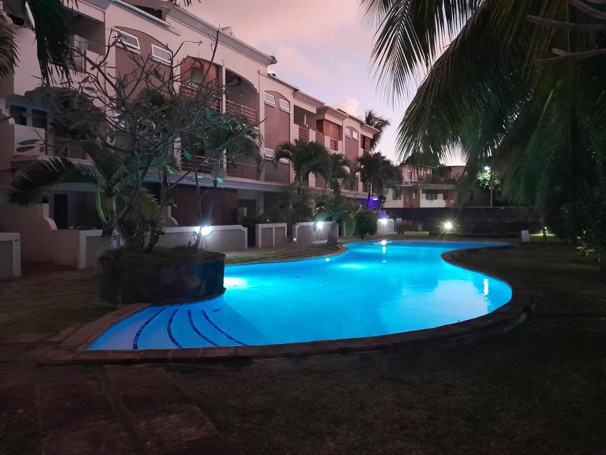 Lovely 4 Bed Townhouse With Common Swimming Pool Grand Baie Extérieur photo